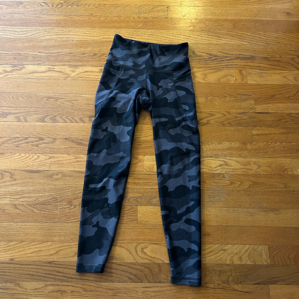OLD NAVY camo leggings